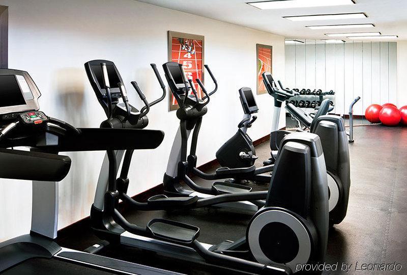 Four Points By Sheraton Richmond Airport Hotel 3*