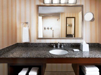 Four Points By Sheraton Richmond Airport Hotel 3*